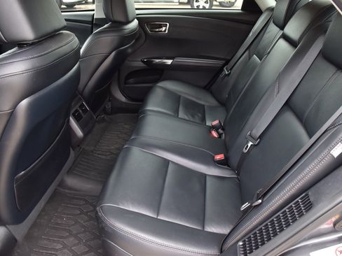 Used 2018 Toyota Avalon XLE Premium image 11