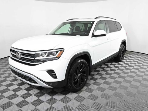 Certified 2022 Volkswagen Atlas SE w/ Panoramic Sunroof Package FWD image 2