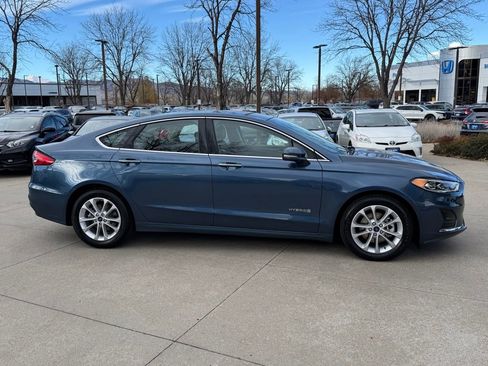 Used 2019 Ford Fusion SEL image 3