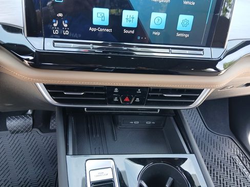 Used 2025 Volkswagen Atlas Cross Sport SE w/ Panoramic Sunroof Package FWD image 20
