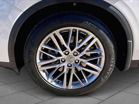 Used 2024 Acura MDX SH-AWD w/ Advance Package image 10