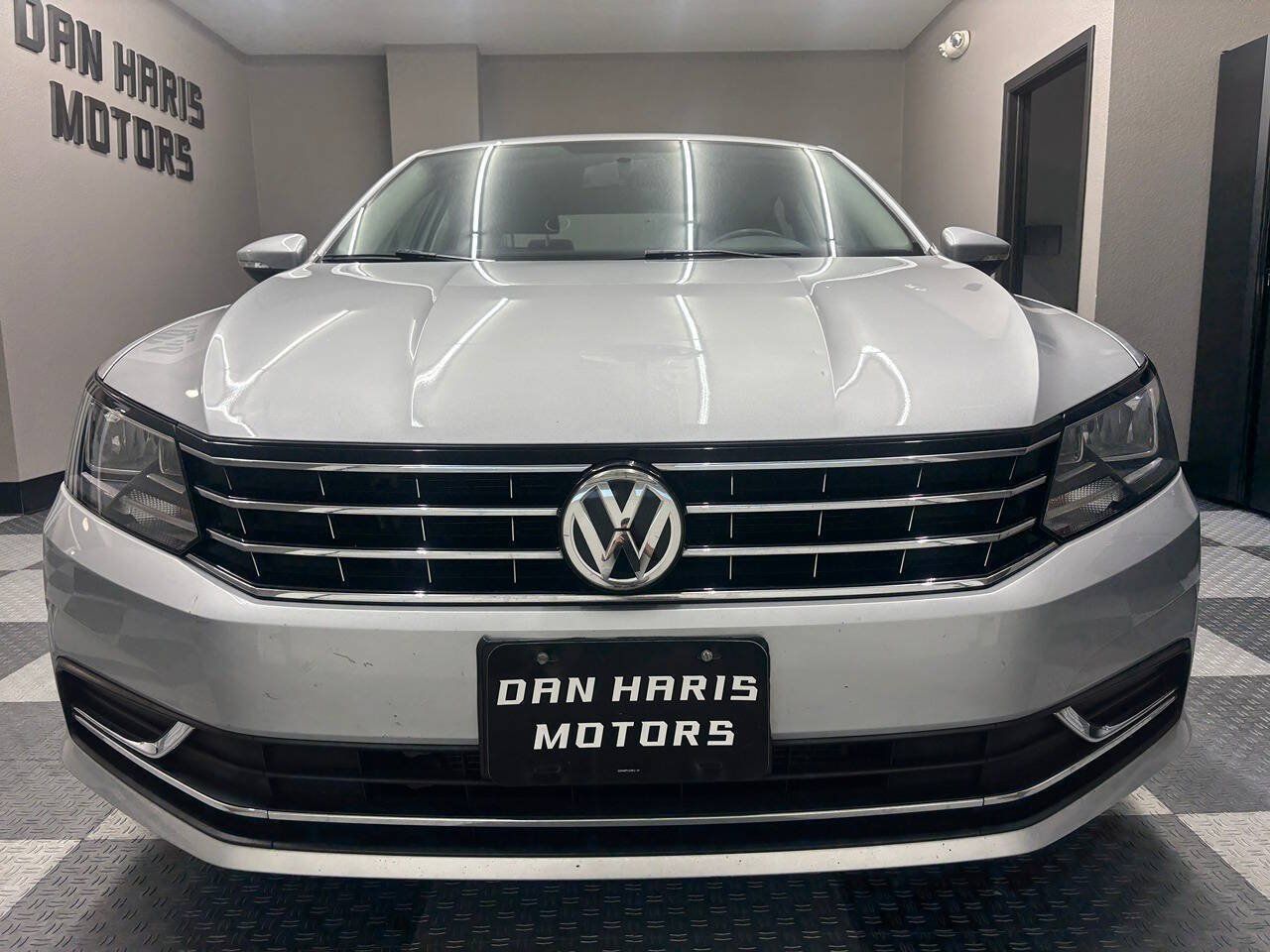 Used 2017 Volkswagen Passat 1.8T S FWD image 3