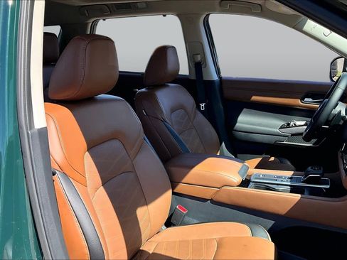 Certified 2025 Nissan Pathfinder Platinum w/ Cargo Package FWD image 9