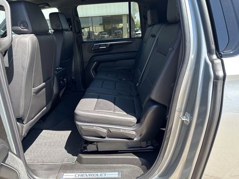 Used 2025 Chevrolet Suburban Z71 AWD/4WD image 23