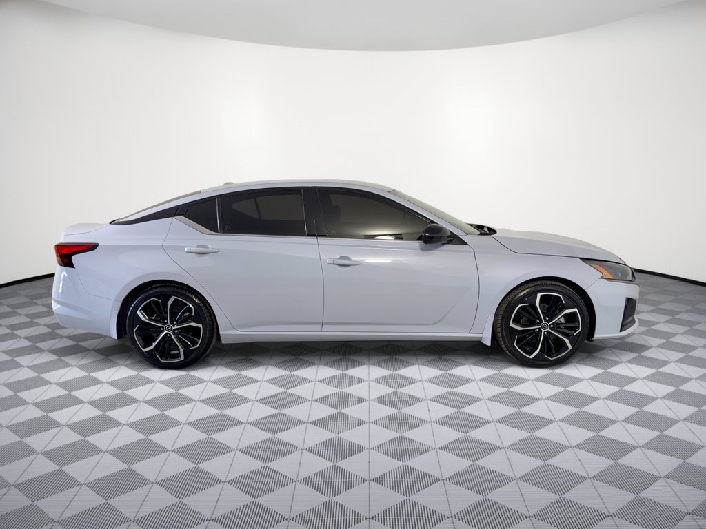 Used 2023 Nissan Altima 2.5 SR FWD image 8