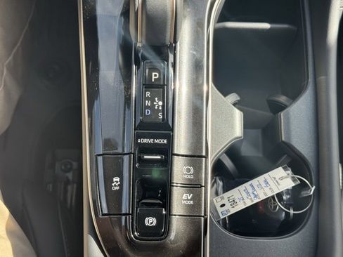 New 2025 Toyota Crown Signia Limited image 32