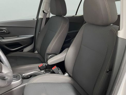 Used 2021 Chevrolet Trax LS w/ Tint and Cruise Package image 11