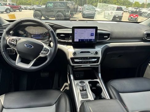 Used 2022 Ford Explorer XLT w/ Equipment Group 202A RWD image 9