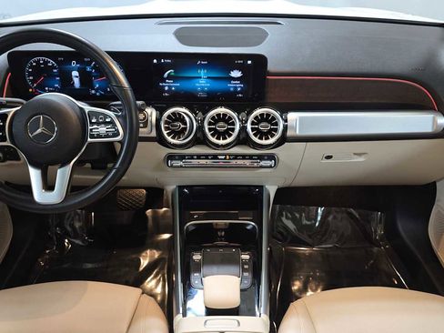 Certified 2022 Mercedes-Benz GLB 250 4MATIC image 18