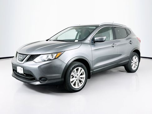 Used 2018 Nissan Rogue Sport SV image 3