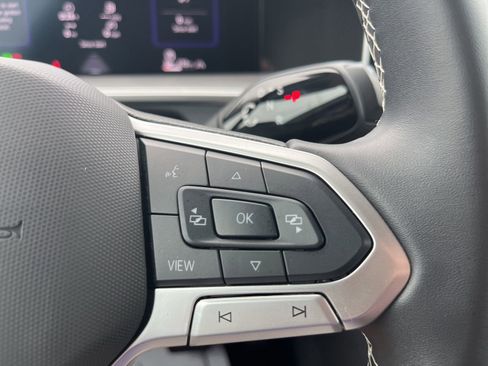 Certified 2025 Volkswagen Tiguan SE AWD/4WD image 16