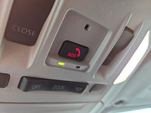 Used 2024 Toyota Highlander XLE image 29