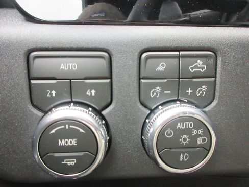 New 2026 GMC Sierra 1500 SLT w/ SLT Convenience Package AWD/4WD image 16