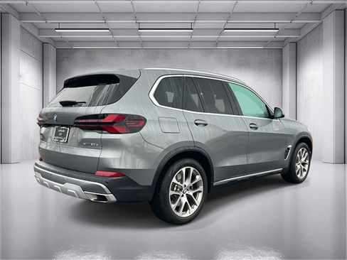 Used 2025 BMW X5 xDrive50e w/ Premium Package image 3
