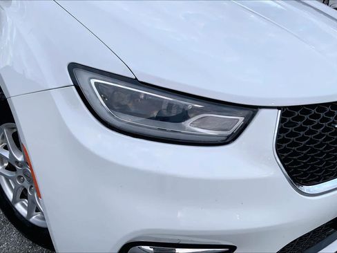 Used 2023 Chrysler Pacifica Touring-L image 25