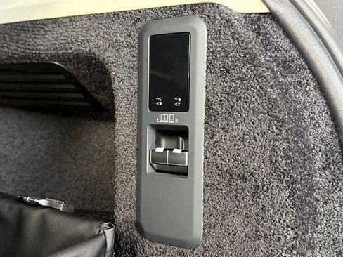 New 2026 Land Rover Range Rover SE AWD/4WD image 18