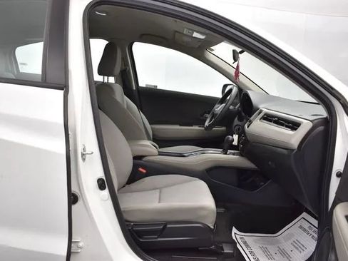 Used 2021 Honda HR-V LX image 17