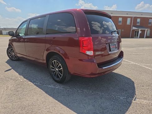 Used 2018 Dodge Grand Caravan GT FWD image 4
