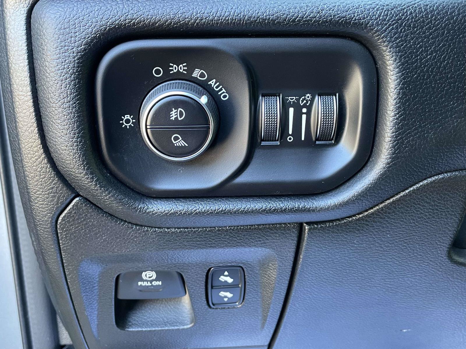 Used 2020 RAM 1500 Laramie w/ Sport Appearance Package AWD/4WD image 21