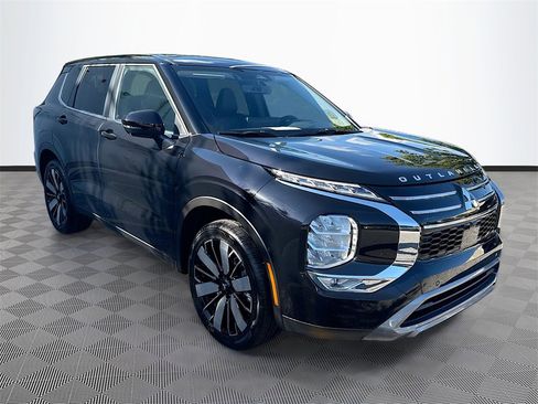 New 2026 Mitsubishi Outlander SE image 3