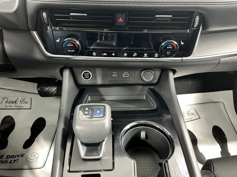 Used 2021 Nissan Rogue SV AWD/4WD image 18
