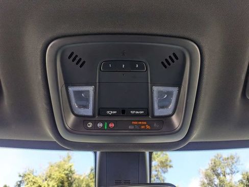 Used 2022 Chevrolet Traverse LT AWD/4WD image 22