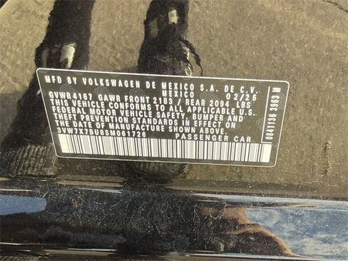 Certified 2025 Volkswagen Jetta SE w/ Sunroof Package image 29