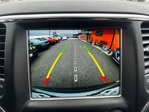 Used 2018 Jeep Grand Cherokee Altitude image 14