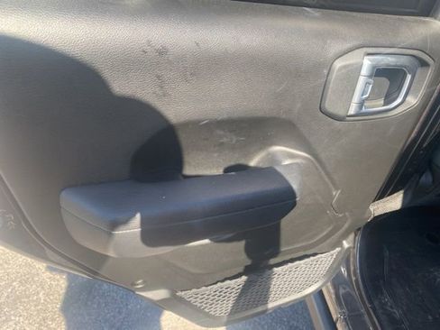 Used 2024 Jeep Wrangler Unlimited Rubicon w/ XTREMEE 35" Tire Package image 12