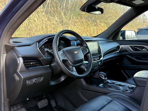 Used 2023 Chevrolet Traverse LT image 17
