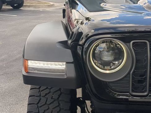 Used 2025 Jeep Gladiator Rubicon AWD/4WD image 10