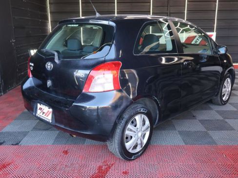 Used 2007 Toyota Yaris 2-Door Hatchback image 7
