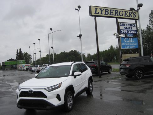 Used 2025 Toyota RAV4 XLE AWD/4WD image 1