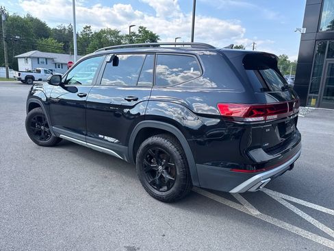 Used 2025 Volkswagen Atlas Peak Edition SE AWD/4WD image 3