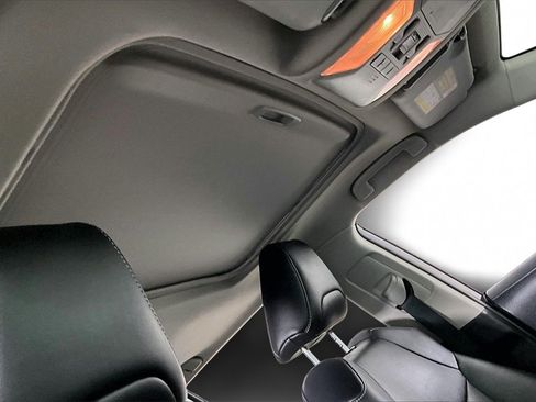 Used 2021 Toyota RAV4 XLE Premium image 27