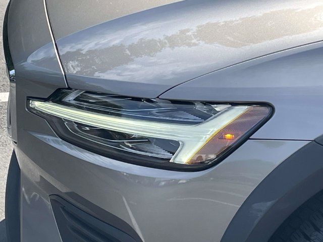 Used 2020 Volvo V60 T5 Cross Country AWD/4WD image 7