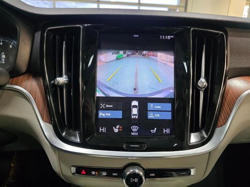 Used 2021 Volvo S60 T5 Momentum w/ Premium Package image 33