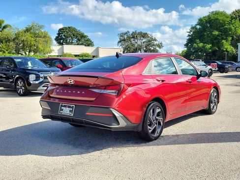 Used 2025 Hyundai Elantra Sport image 6