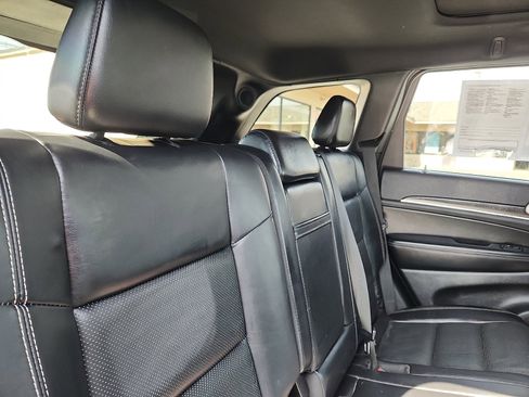 Used 2017 Jeep Grand Cherokee Limited w/ Luxury Group II image 30