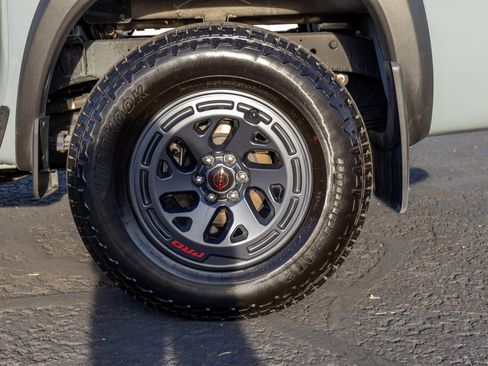 Used 2025 Nissan Frontier PRO-4X image 34