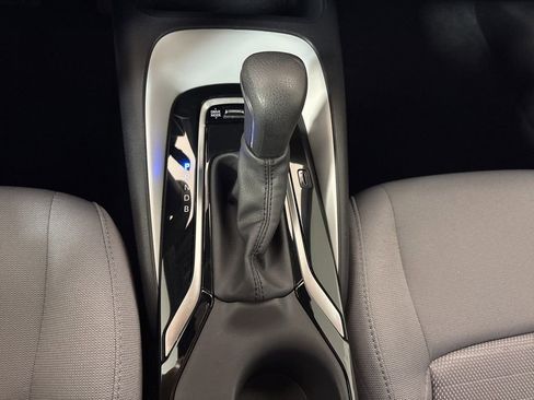 Used 2025 Toyota Corolla SE image 28