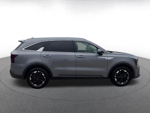 Used 2024 Kia Sorento S FWD image 16