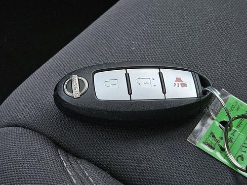 Used 2022 Nissan Frontier SV w/ Technology Package image 32