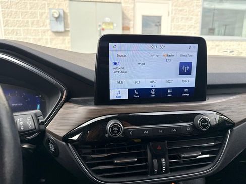 Used 2020 Ford Escape Titanium AWD/4WD image 10
