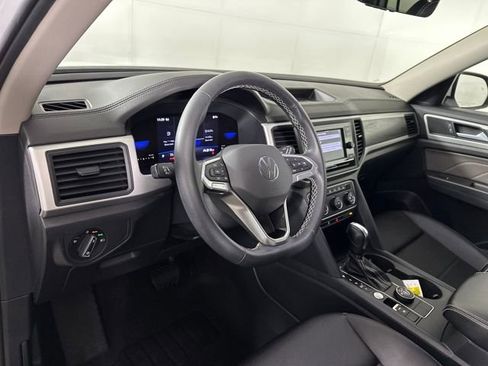 Used 2023 Volkswagen Atlas SE image 13