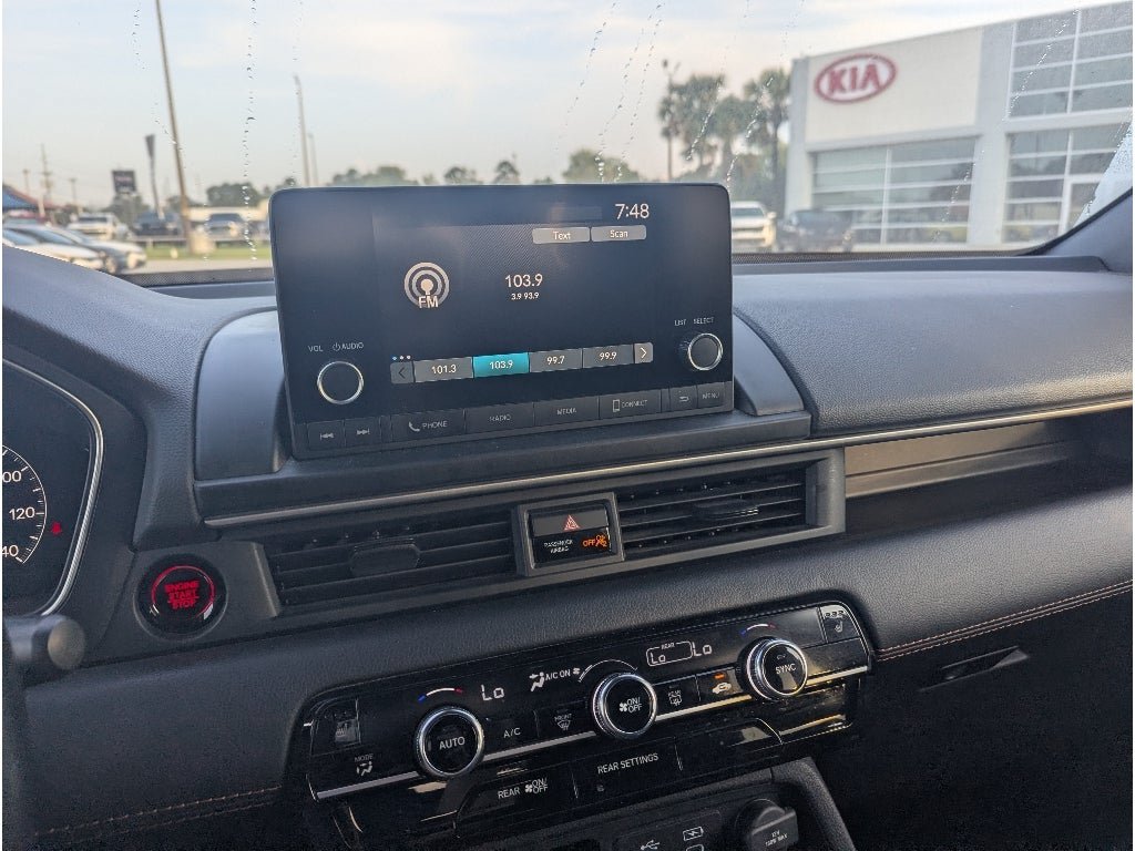 Used 2025 Honda Pilot Sport image 18