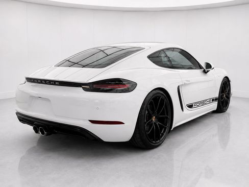Used 2025 Porsche 718 Cayman RWD image 4
