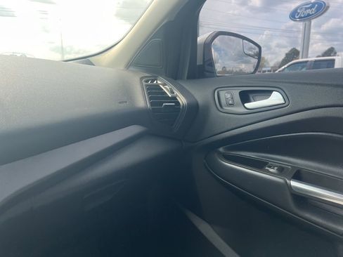 Used 2019 Ford Escape SE image 15