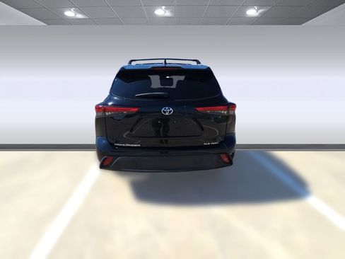 Used 2023 Toyota Highlander XLE image 6