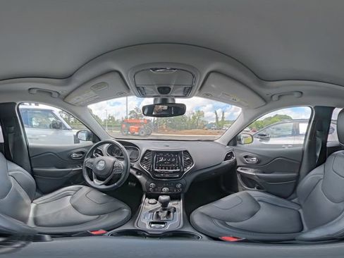 Used 2019 Jeep Cherokee Limited AWD/4WD image 9